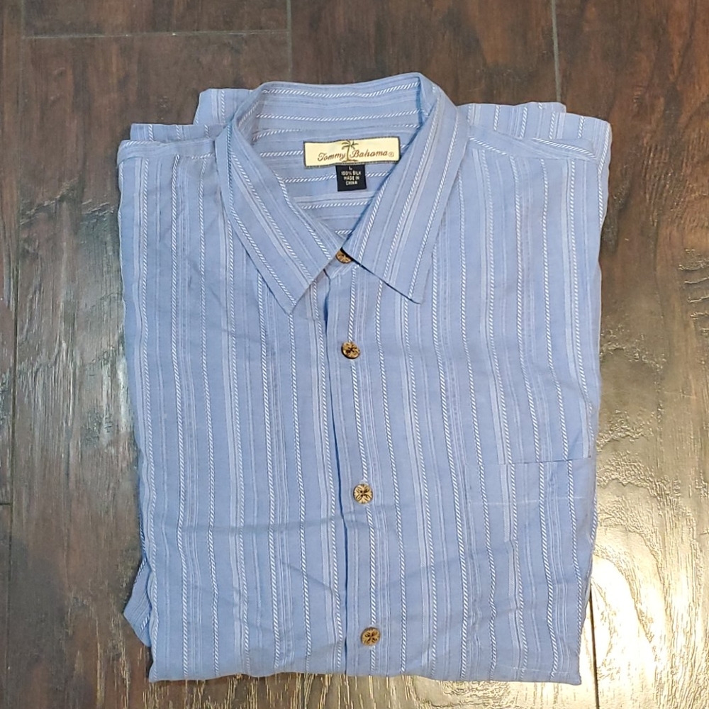 Tommy Bahama Large 100% silk Blue Hawaiian #82